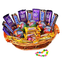 Online Christmas Gifts Delivery to Hyderabad that includes Cadbury Snicker Chocolate Basket