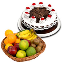 Buy Friendship Day Gifts like 500 gm Black Forest Cakes to Hyderabad with 1 Kg Fresh Fruits Basket