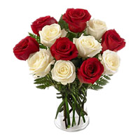 Same Day New Year Fowers to Vishakhapatnam containing Red White Roses in Vase 12 Flowers in Hyderabad