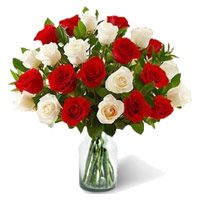 Place Online Order for Red White Roses in Vase 30 Flowers to Hyderabad